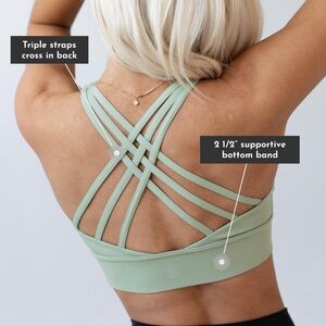 Bra sports straps cross in back 2 1/2" supportive bottom band Removable padding